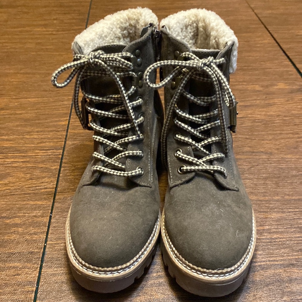 Like NEW! Suede Ankle Boots, Size 7, Army Green.
